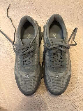 ALO Yoga Men's Gray Running Shoes